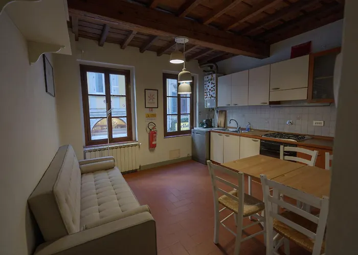 Traditional Florentine 1BR Close To Piazza Santa Croce